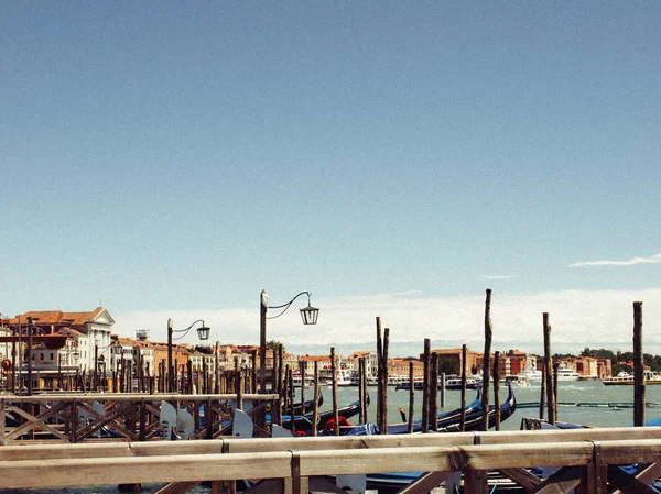 Muelle en Venecia, Italia en verano — Foto de Stock