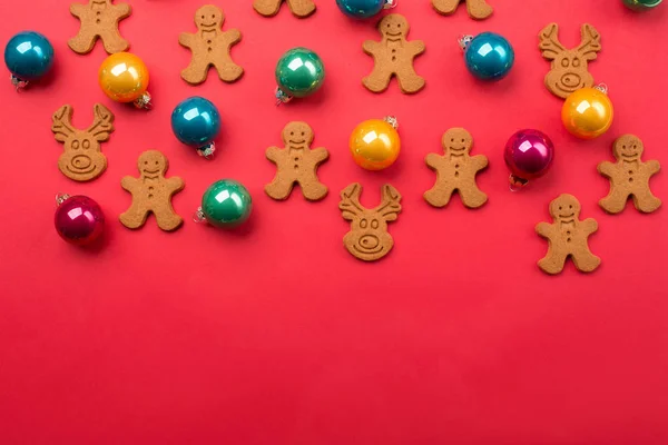 Kerstmis decoratie en peperkoek cookies — Stockfoto