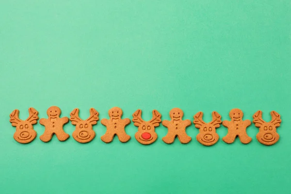 Tradizionali biscotti di pan di zenzero fatti in casa di Natale — Foto Stock