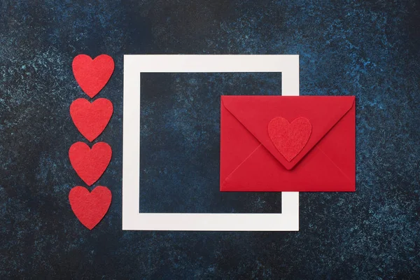 Red envelope and hearts. — Stock Photo, Image