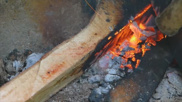 Fermer Feu Brûler Bois Chauffage Tout Soufflant Dans Tuyau Pour — Video