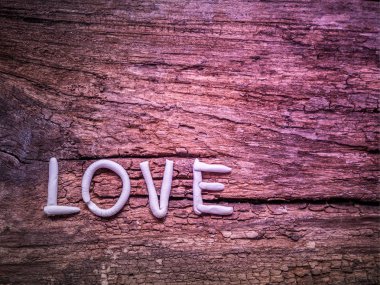 İfadeler kalıp sert ahşap zemin üzerinde kil tarafından seviyorum