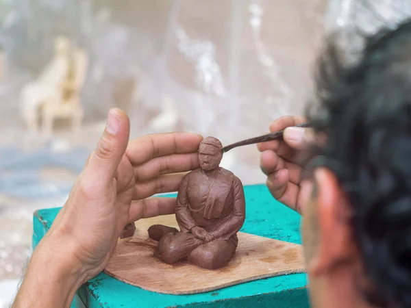 Artist making detail of resin female figure — Stock Photo, Image