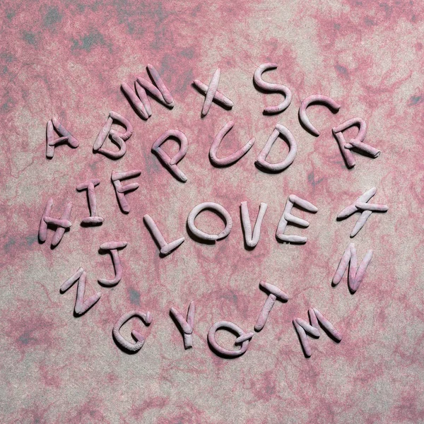 Schimmel klei van A-Z alfabet met liefde formulering in centrum — Stockfoto