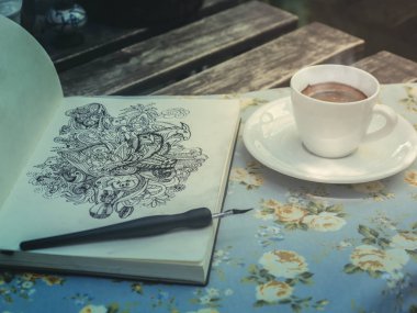 Doodle Hat sanatı siyah mürekkep ile kağıt kahve ile çizim