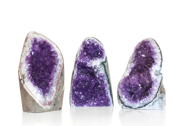 Set aus Amethyst-Kristall auf Weiß — Stockfoto