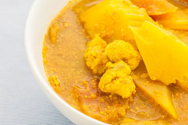 Yellow curry with fish and papaya — Stock Photo, Image