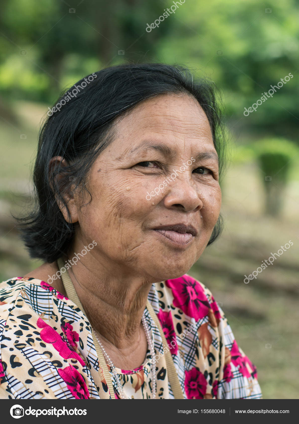 Старые тайки. Старая тайка. Тайская пожилая женщина. Красивые пожилые тайки. Тайская женщина 50 лет.