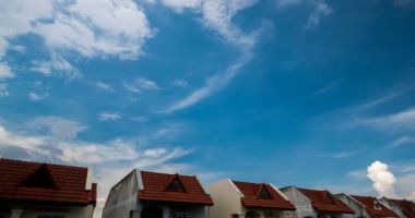 Timelapse gün evin Bangkok, Tayland için satır üzerinde bulutlar geçen gece için