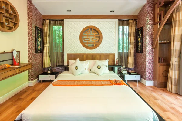 Moderner Stil des Wohnzimmers mit Bett im Resort — Stockfoto