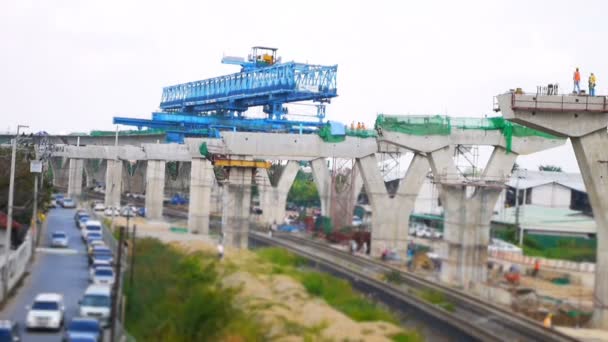 Thialand 铁路近线公路施工现场提速桥梁安装机及工 — 图库视频影像