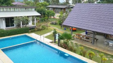 Yüzme Havuzu Sam ROI Yot, Prachuapkirikhan, Tayland, Tilt beldesinde günü yağmur ve atış kaydırma