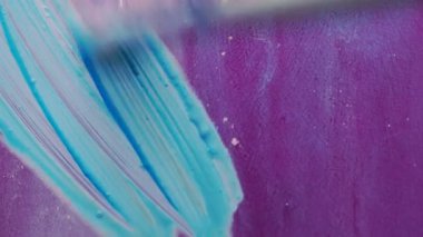 Millettia brandisiana Kurz Çiçeği, Mor çiçek yazın açan arılar polenlerin nektarını bulmak için uçuyor. 