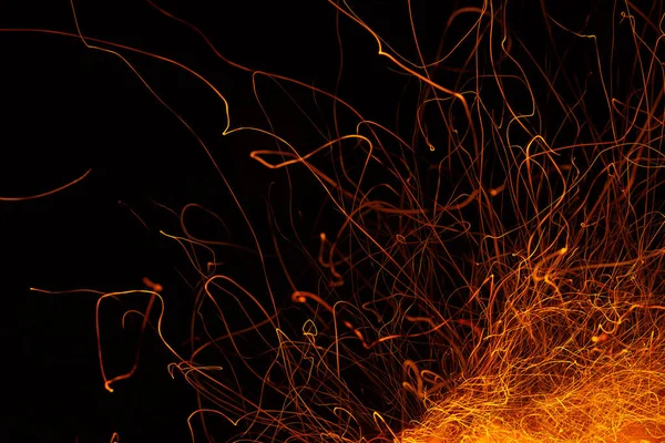 Vlekken van brandende houtskool. — Stockfoto