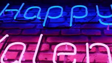 Tuğla bir duvarda pembe ve mavi renkli, neon ışıklı sevgililer günü mektubun kutlu olsun. 3d canlandırma.