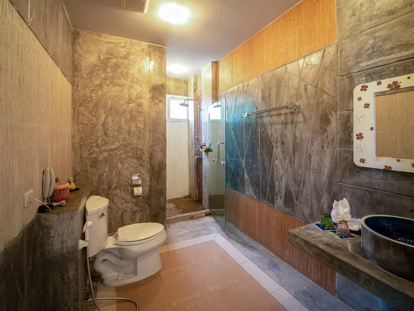 Luxus Badezimmer Mit Sanitärkeramik Warmem Licht — Stockfoto