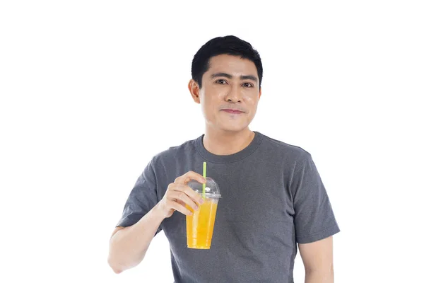 Úsměv Šťastný Obličej Asijského Muže Držet Oranžový Džus Plastový Pohár — Stock fotografie