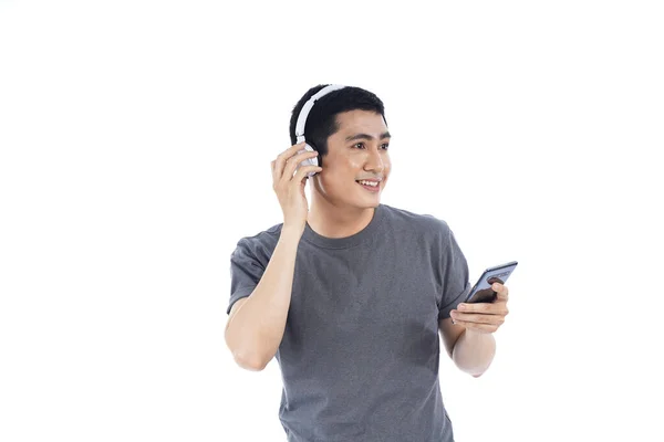 Asiatique Jeune Homme Écouter Musique Chanter Sur Son Téléphone — Photo