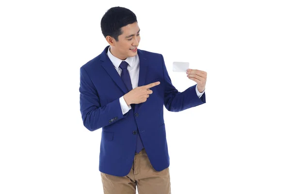 Азиатский Красивый Молодой Бизнесмен Держит Кредитную Дебетовую Карту Изолированную Белом — стоковое фото