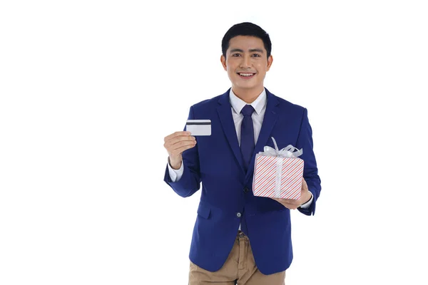 Heureux Asiatique Sourire Jeune Homme Affaires Tenant Carte Crédit Débit — Photo
