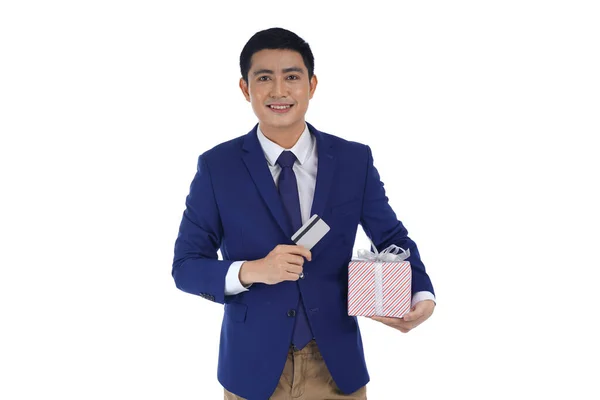 Glückliche Asiatische Lächelnde Junge Geschäftsmann Mit Kredit Oder Debitkarte Und — Stockfoto