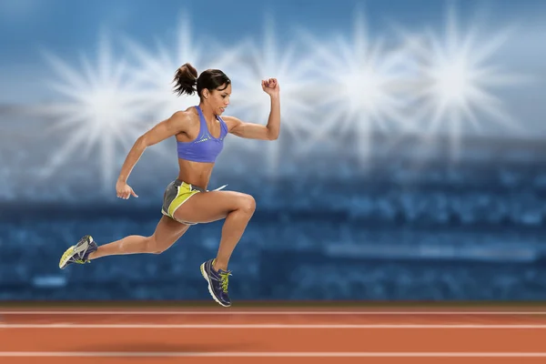 Femeie alergător în acțiune — Fotografie, imagine de stoc