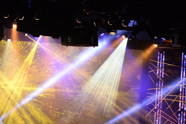 Scenbelysningen under konsert — Stockfoto