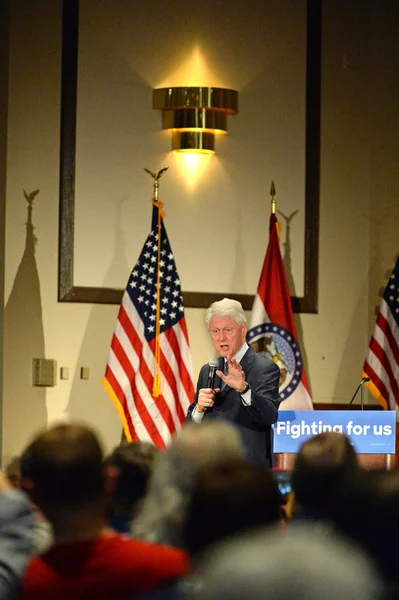 El ex presidente Bill Clinton habla en el mitin de Hillary — Foto de Stock