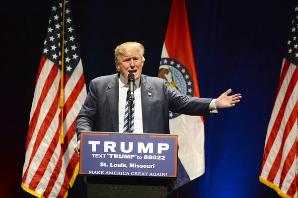 Donald Trump campagnes in St. Louis — Stockfoto
