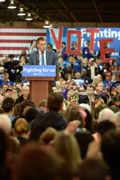 Hillary Clinton kampányok, a St. Louis, Missouri, Amerikai Egyesült Államok — Stock Fotó