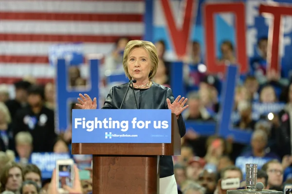 Hillary Clinton campagnes in St. Louis, Missouri, Usa — Stockfoto