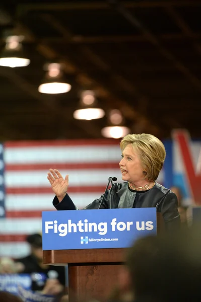 Hillary Clinton campagnes in St. Louis, Missouri, Usa — Stockfoto