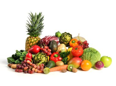 meyve ve sebzelerin beyaz zemin üzerine