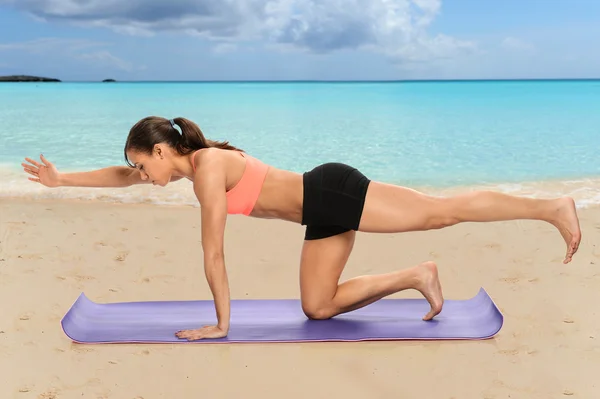 Woman Practicing Yoga — Stock Photo, Image