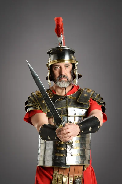 Centurião romano com espada — Fotografia de Stock