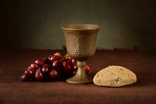 Wine Cup with  Grapes and Bread — Stock Photo, Image