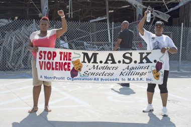 Ferguson 'da Kadın Tutma İşareti, Cinayet Yöntemi