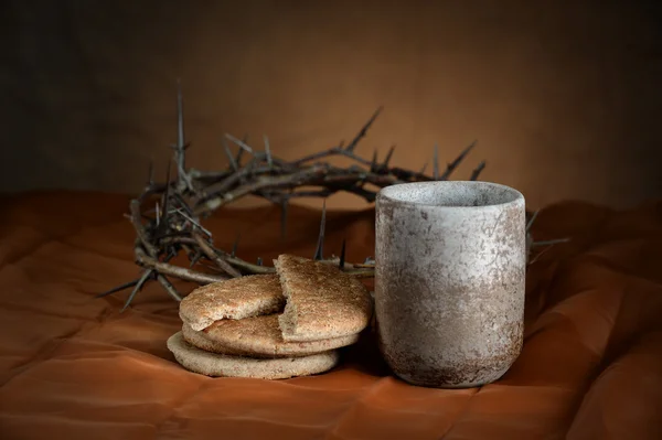 친교 컵과 빵 — 스톡 사진