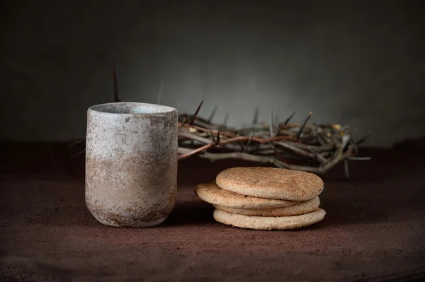 Vintage Cup of Wine with BRead and Crown of Thorns — Stock Photo, Image