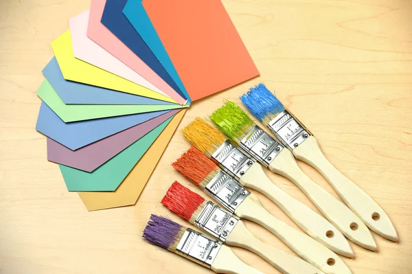 Renk örnekleri ve Boya fırçaları — Stok fotoğraf