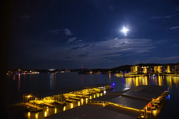 Nacht uitzicht op het meer van de Ozarks in Missouri — Stockfoto