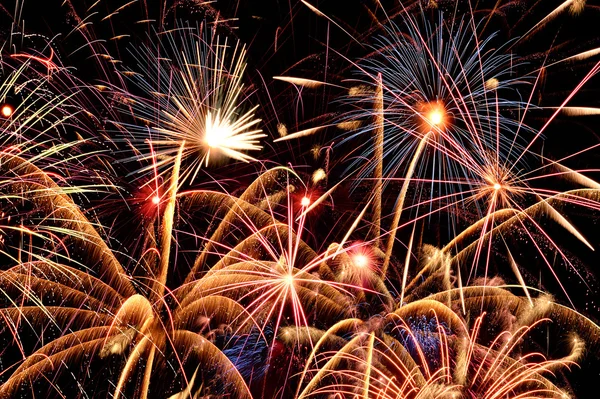 Vista ravvicinata dei fuochi d'artificio — Foto Stock