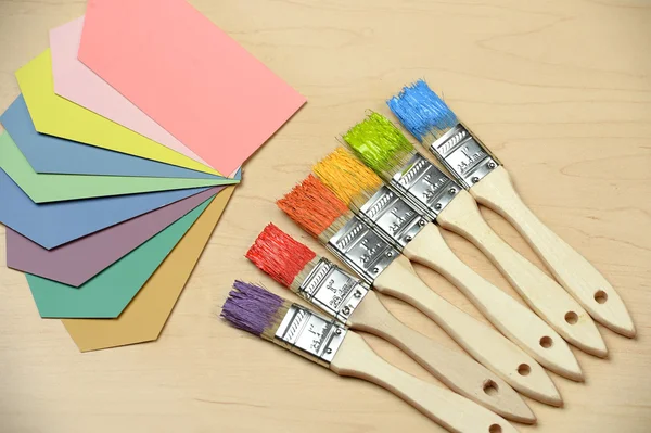 Renk örnekleri ve Boya fırçaları — Stok fotoğraf