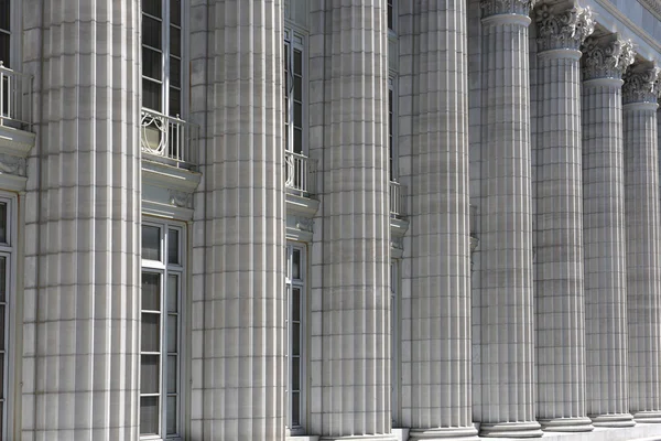 Side kolumner av Missouri state Capitol — Stockfoto