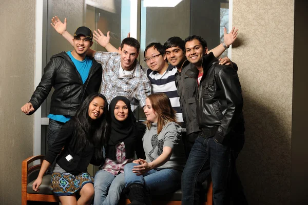 Grupo diverso de estudantes — Fotografia de Stock