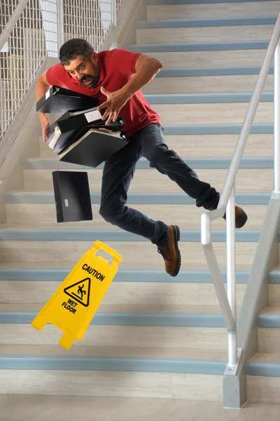 Trabajador cayendo en las escaleras Fotos de stock
