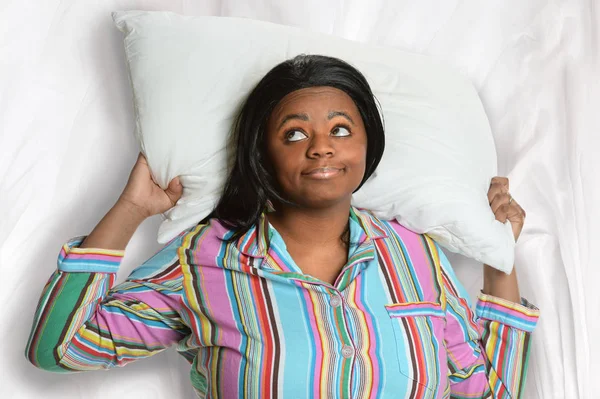 잠 못 드는 아프리카계 미국인 여자 — 스톡 사진