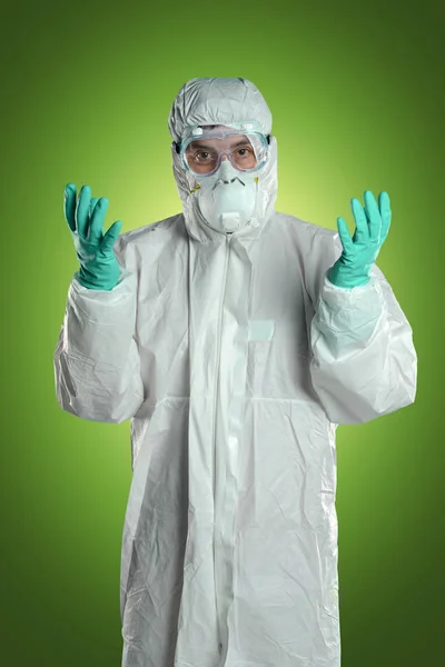 Scientifique en costume Hazmat — Photo