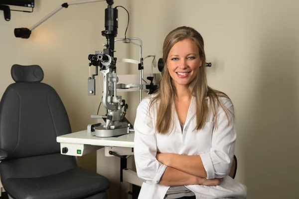 Young Female Eye Doctor Smiling — Stock Photo, Image