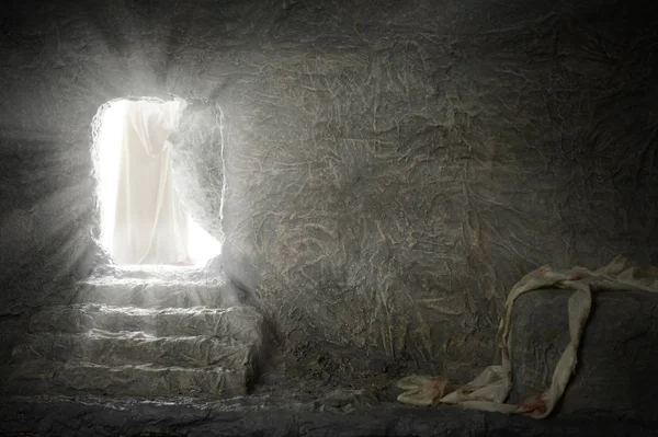 Ісус залишає порожню гробницю — стокове фото